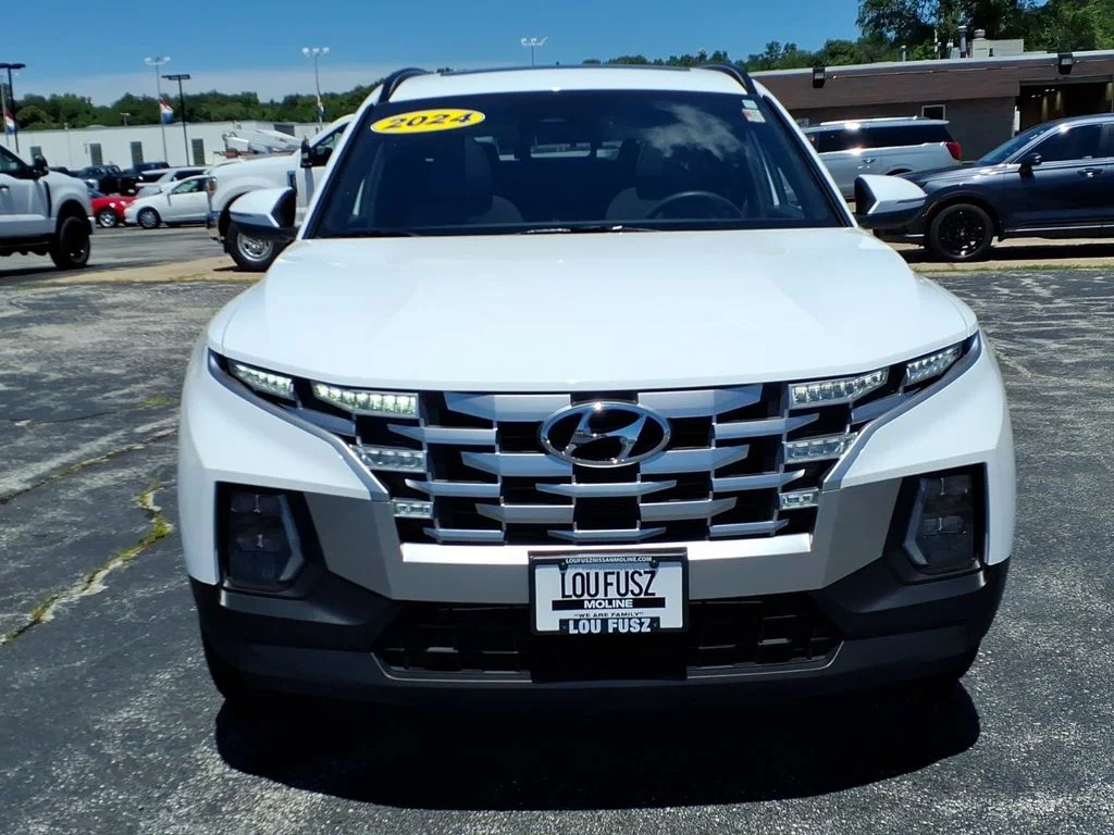 Used 2024 White Hyundai SEL image 10