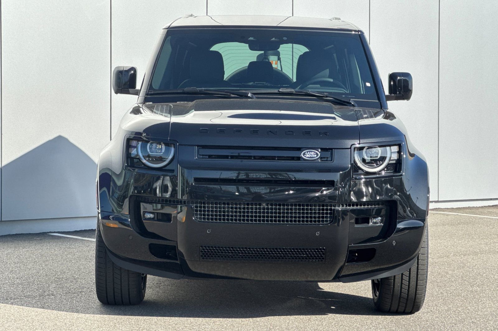 New 2026 Santorini Black Land Rover X-Dynamic SE image 8