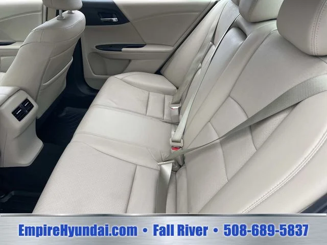 Used 2016 Silver Honda EX-L image 14