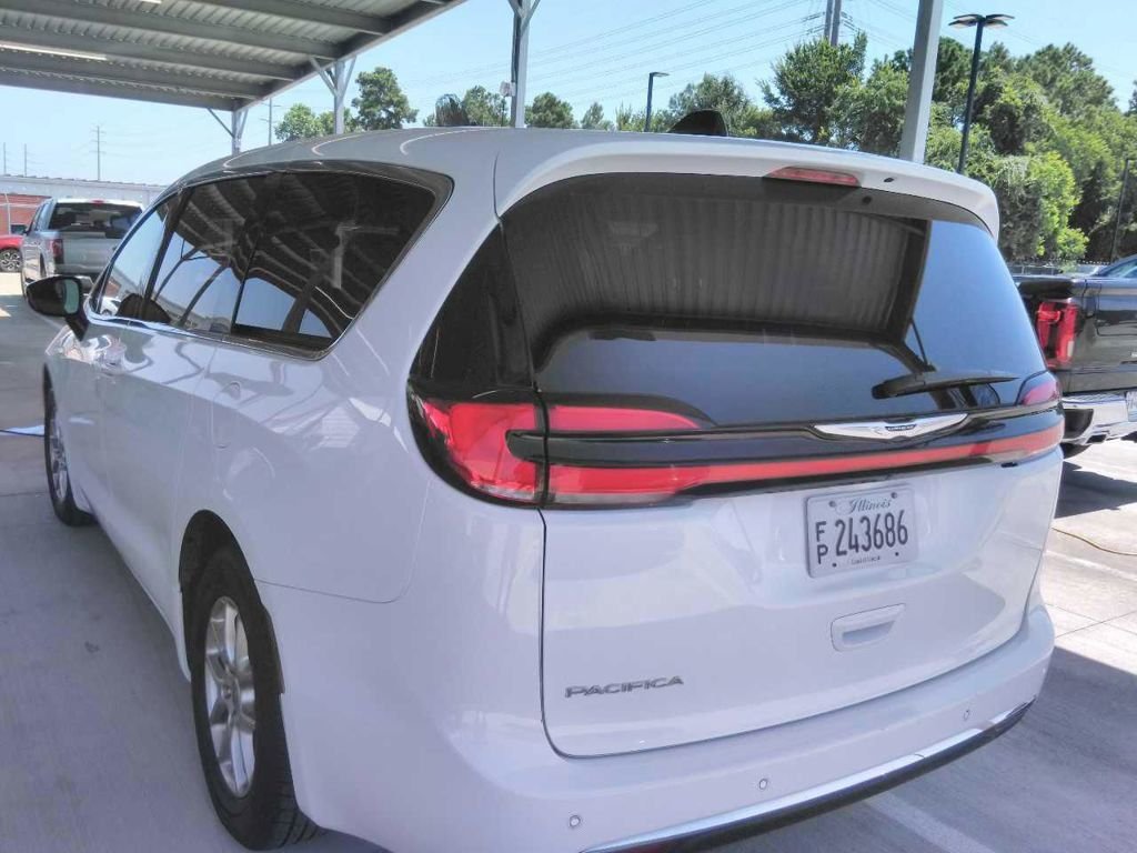 Used 2024 White Chrysler Touring L image 4