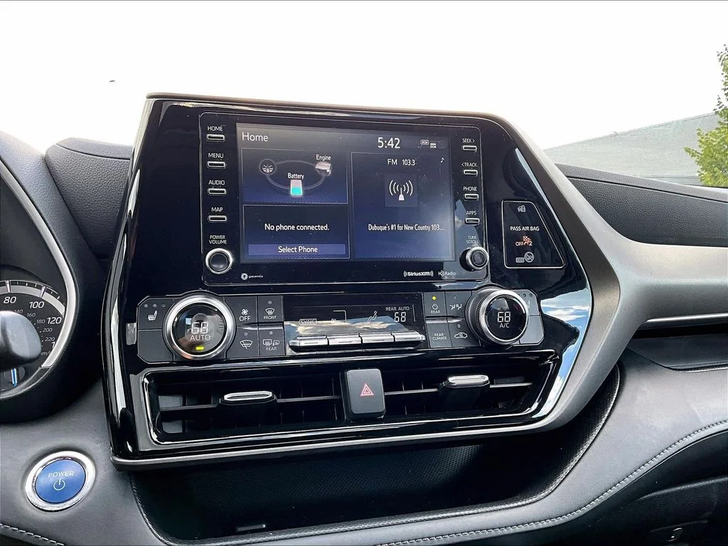 Used 2022 Silver Toyota XLE image 20