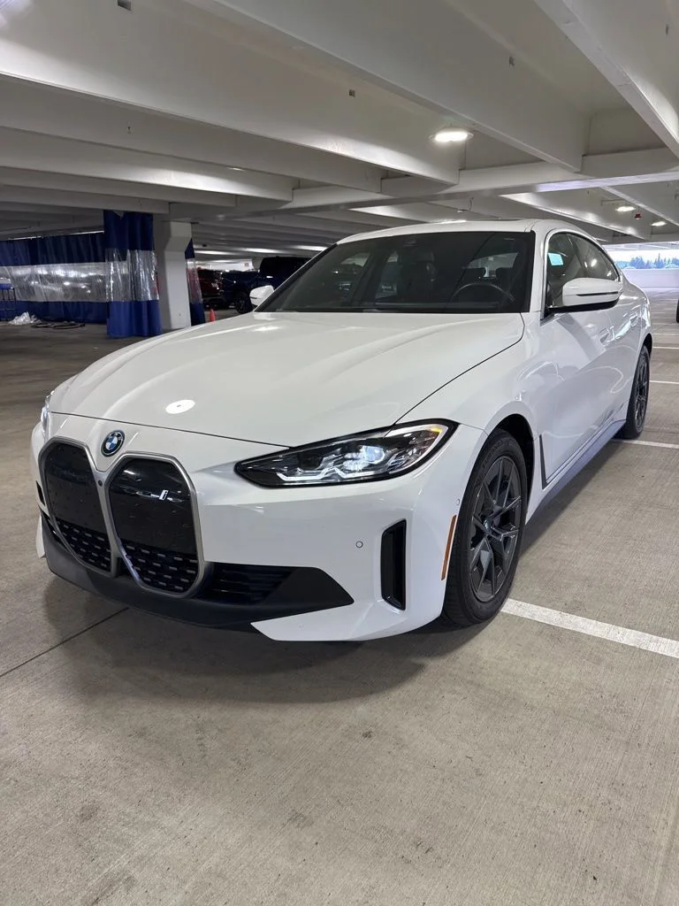 Used 2023 Alpine White BMW eDrive40 image 1