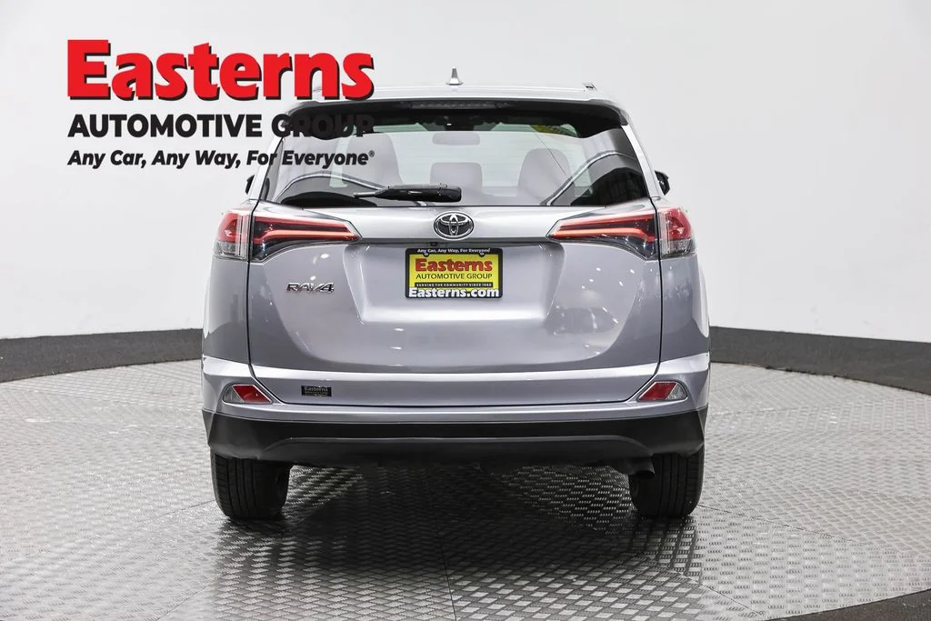 Used 2018 Silver Toyota LE image 6