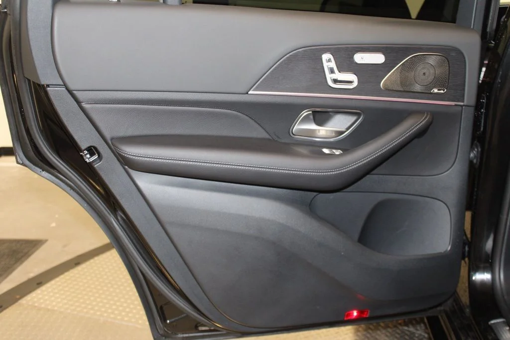 Used 2025 Black Mercedes-Benz GLS 450 image 40