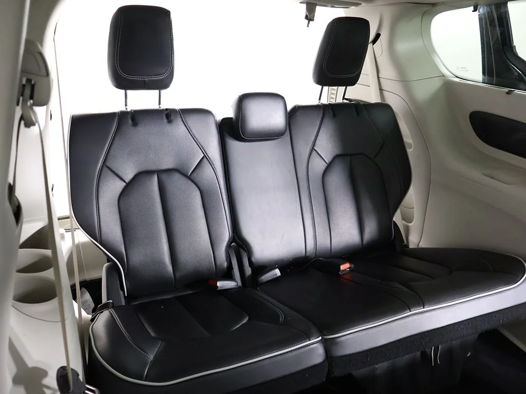 Used 2023 Black Chrysler Limited image 41