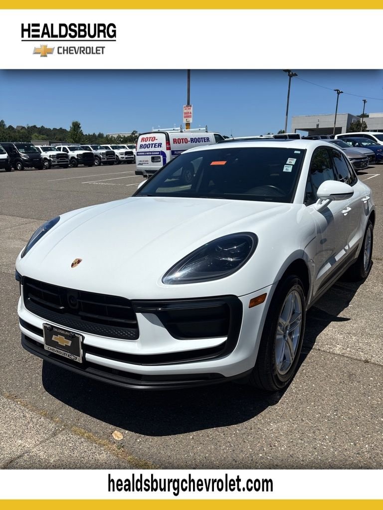 2024 Porsche Macan -'s photo
