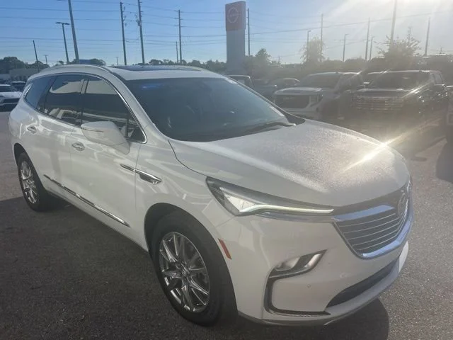 2023 Buick Enclave Essence AWD's photo