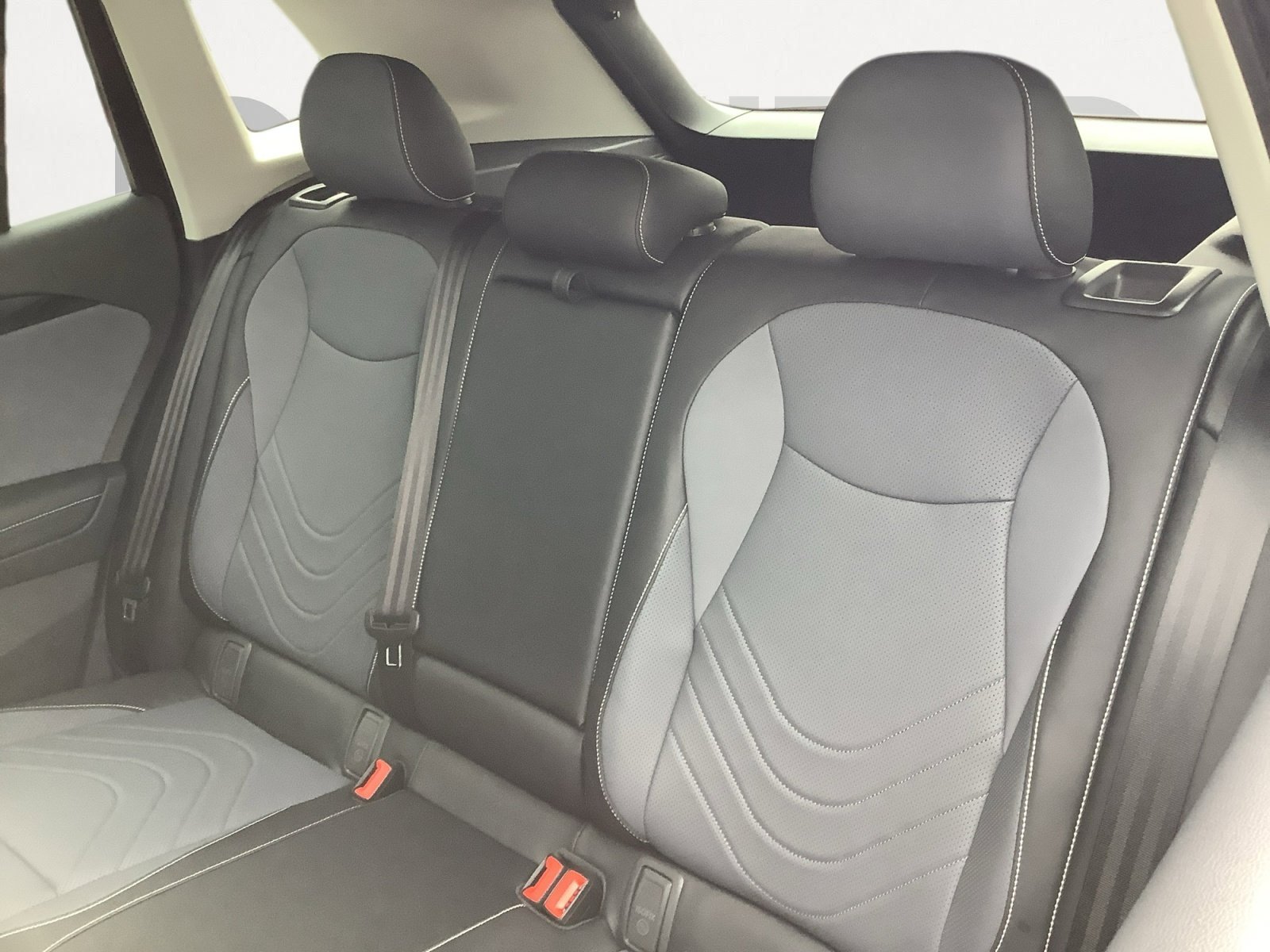 New 2026 PLATINUM GRAY Volkswagen SE image 22