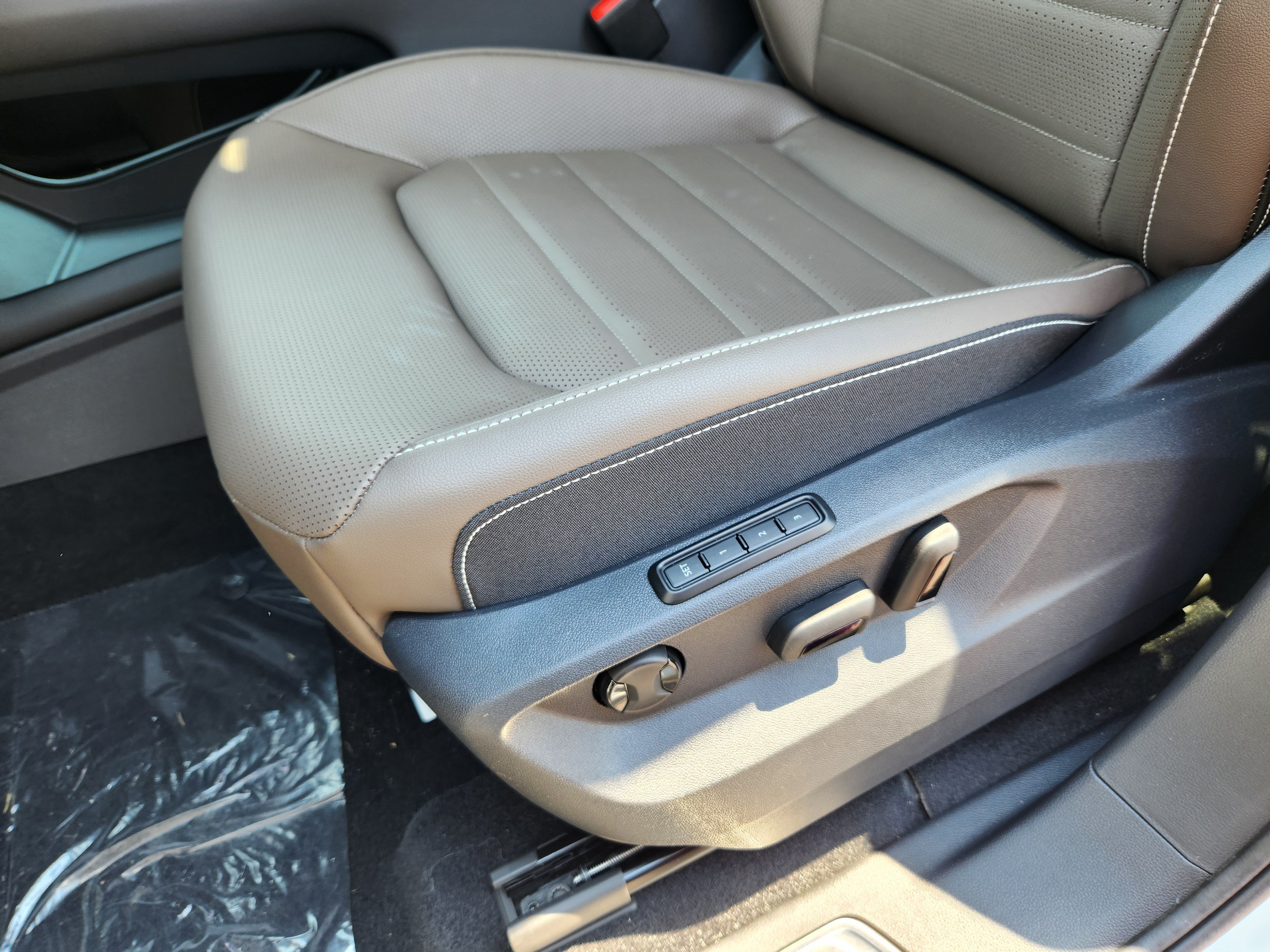 New 2026 White Volkswagen 2.0T SEL image 13