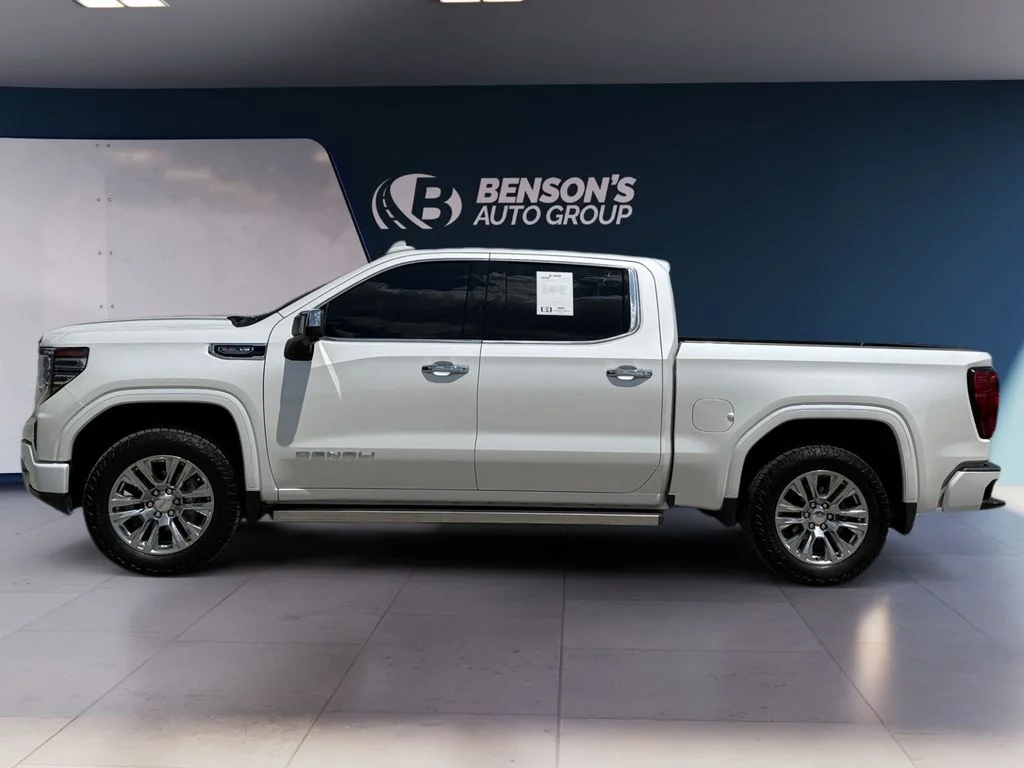Used 2024 White GMC Denali image 2