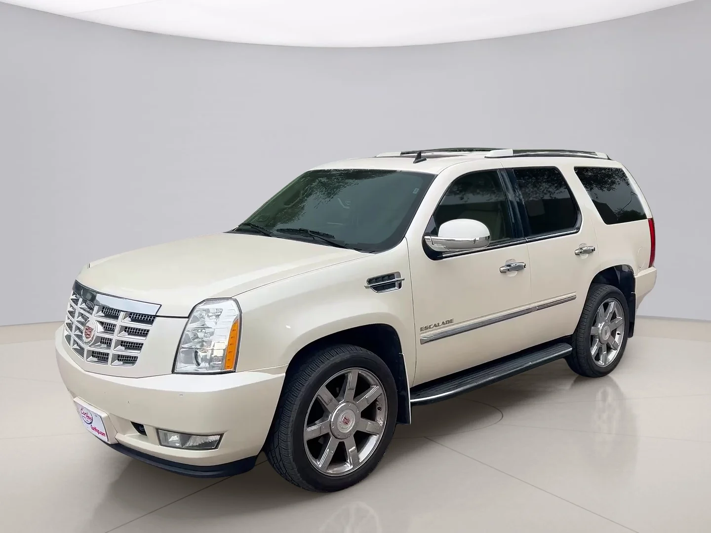 Used 2012 White Cadillac LUXURY image 1