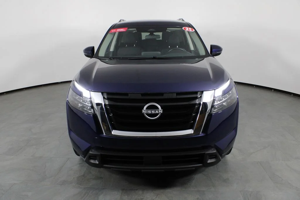 2025 Nissan Pathfinder SV - Photo 14