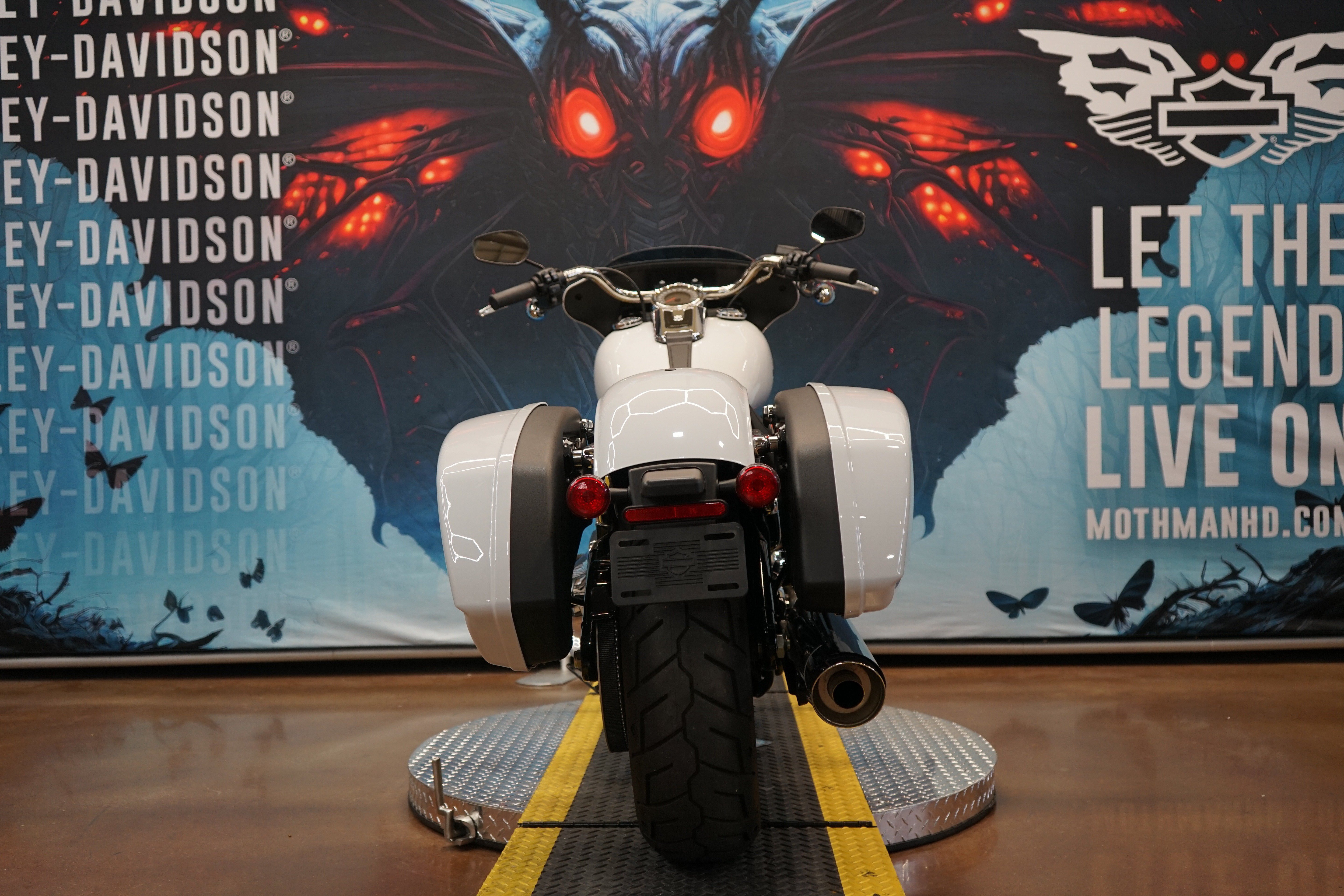 Used 2021 Stone Washed White Pearl Harley-Davidson  image 9