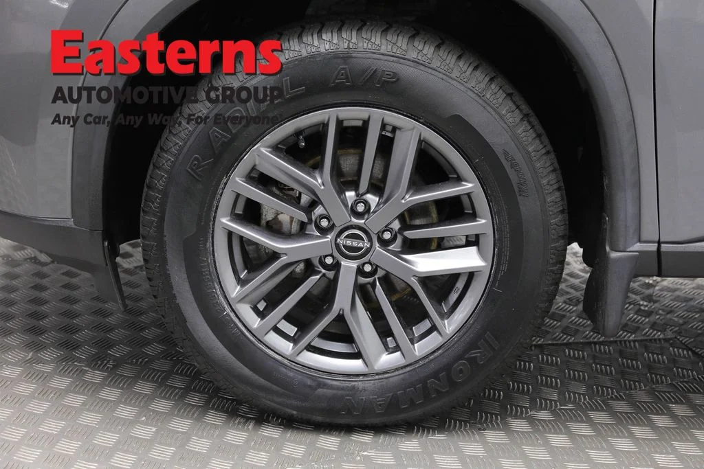 Used 2023 Gray Nissan S image 32