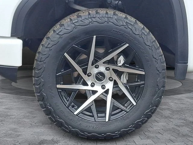 Used 2023 White GMC Elevation image 8