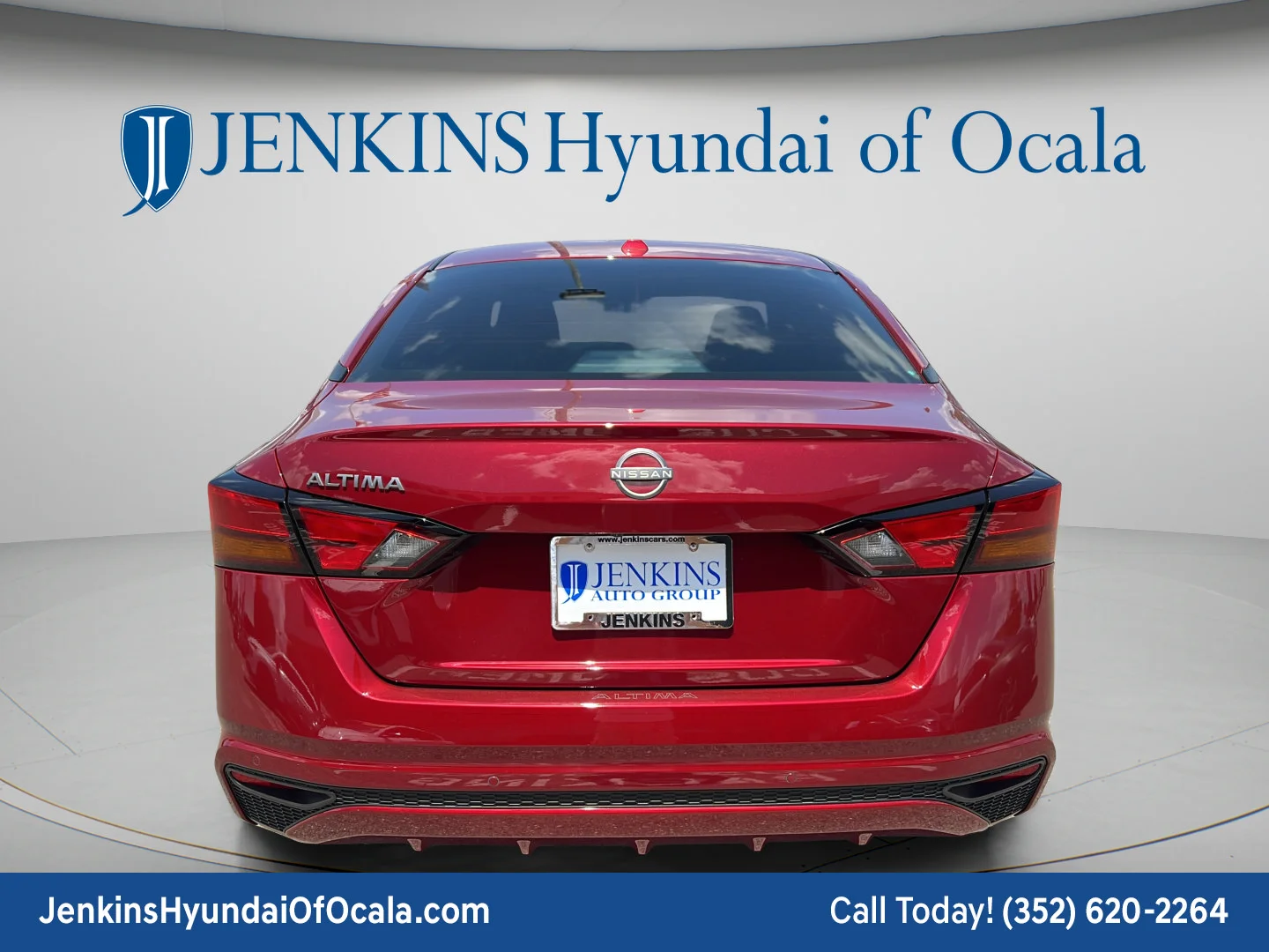 Used 2025 Scarlet Ember Nissan SV image 4