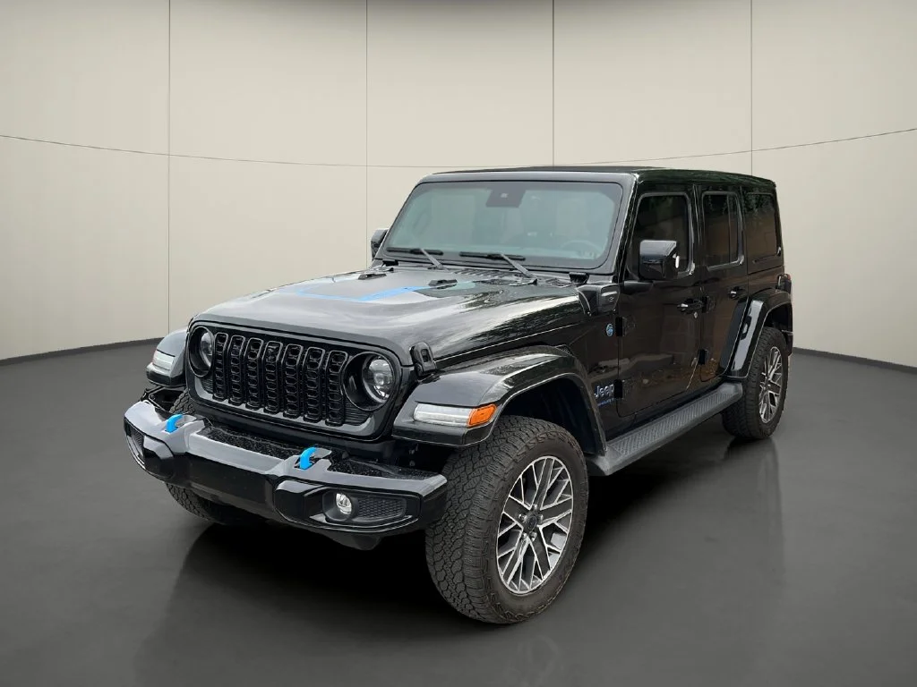 Used 2024 Black Jeep High Altitude 4xe image 3