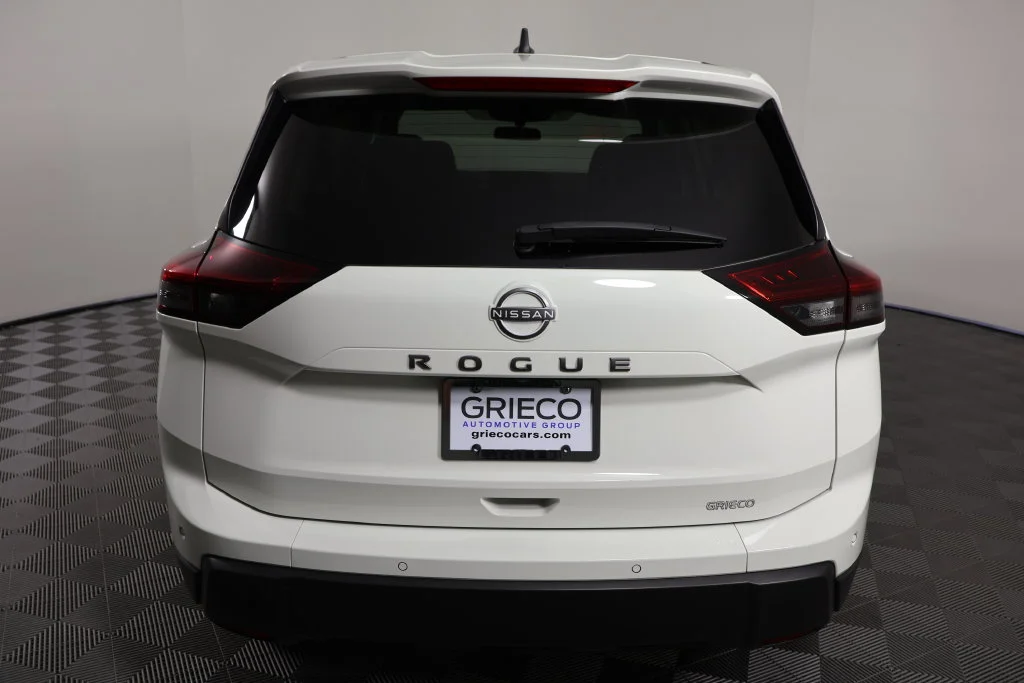 Used 2026 Glacier White Nissan S image 7