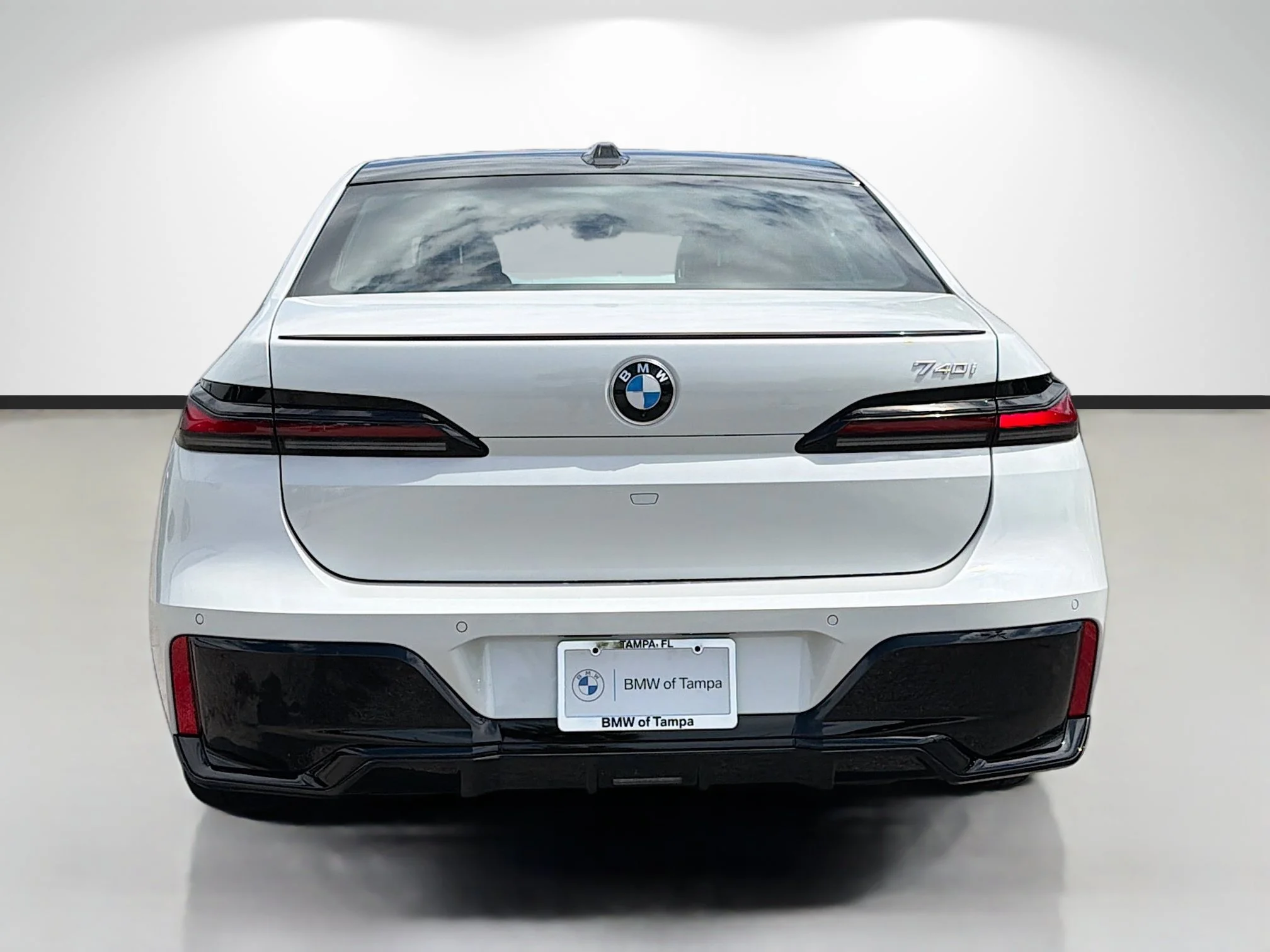 New 2026 Mineral White Metallic BMW 740i image 4