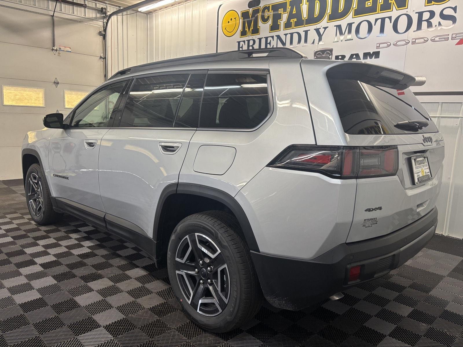 New 2026 Silver Zynith Clear-Coat Exterior Paint Jeep Laredo image 8