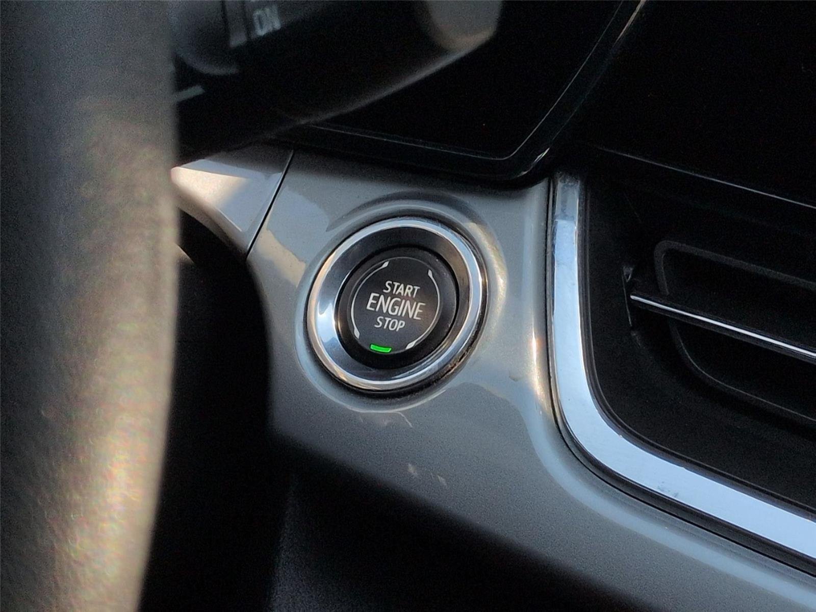 Used 2025  CHEVROLET 1LT image 29