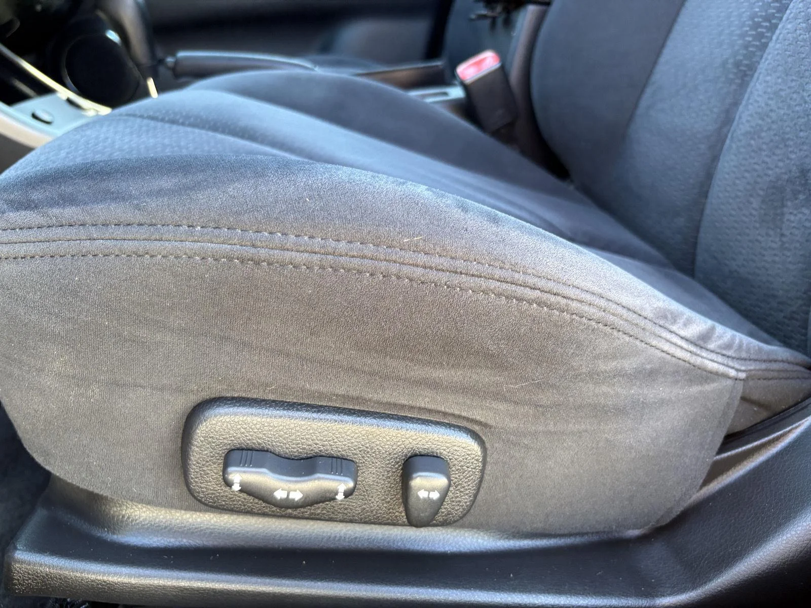 Used 2005 Smoke Metallic Nissan 3.5 SE image 9