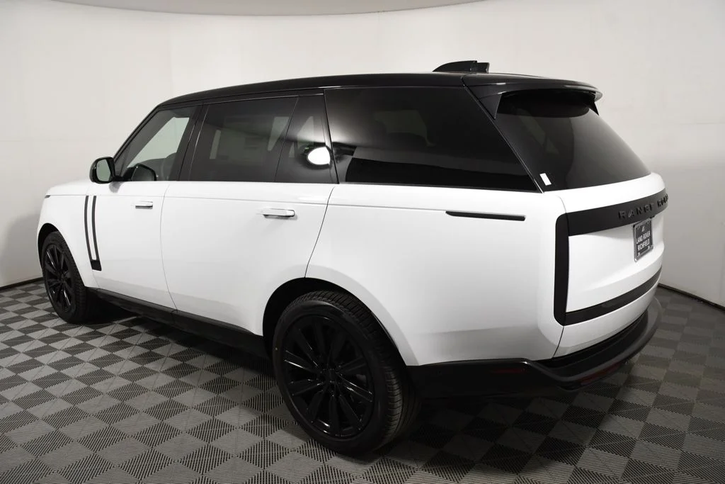 New 2026 Fuji White Land Rover SE image 3