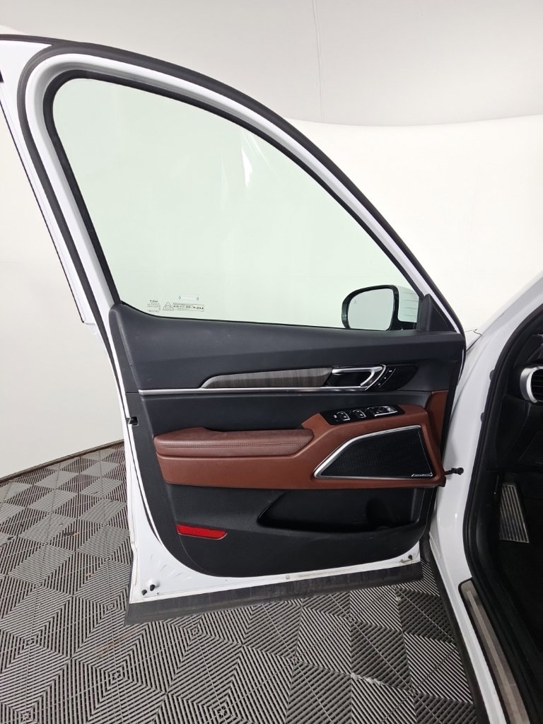 Used 2023 White Kia SX-Prestige image 28