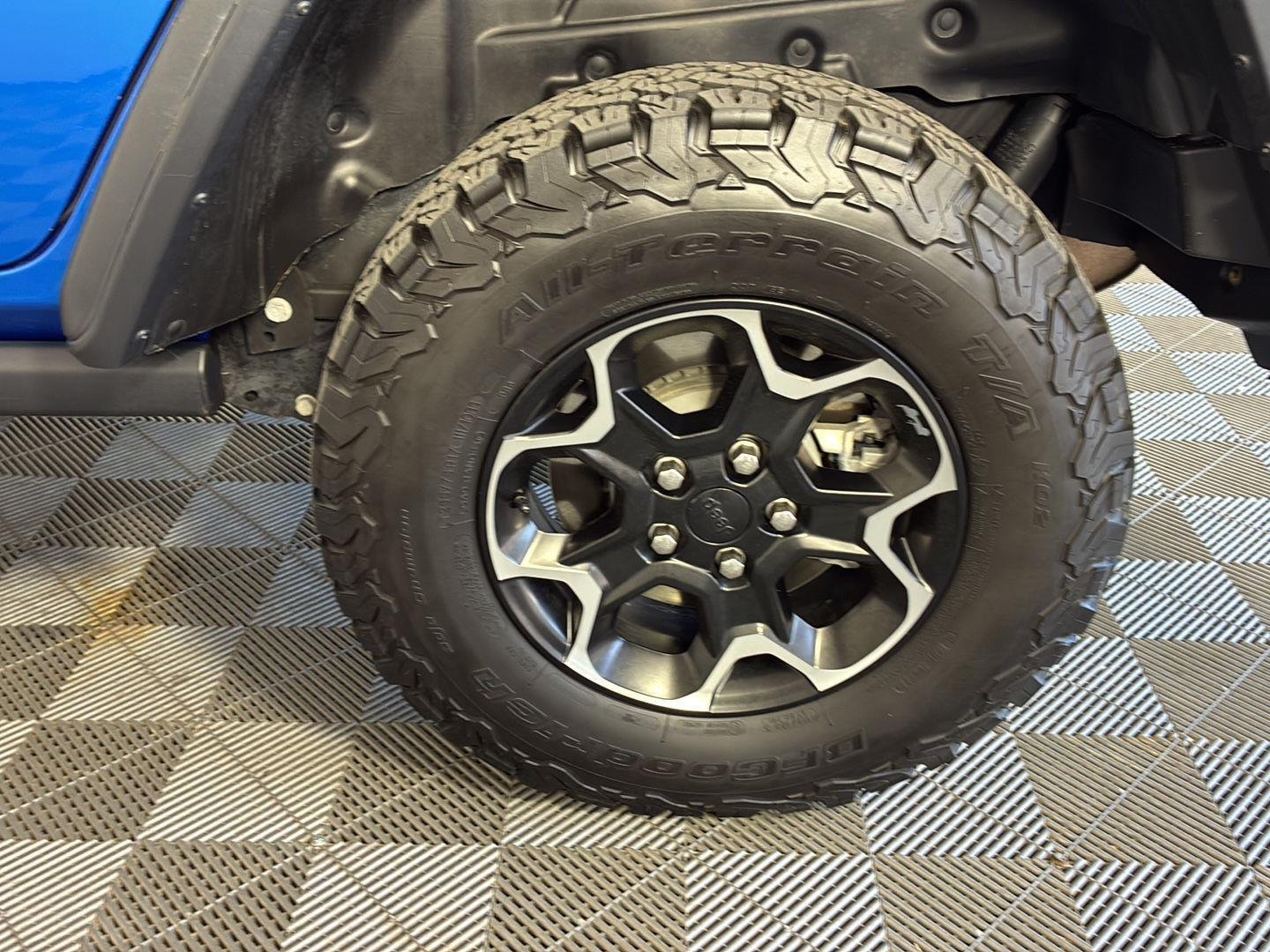 Used 2021 Hydro Blue Pearlcoat Jeep Unlimited Rubicon image 17