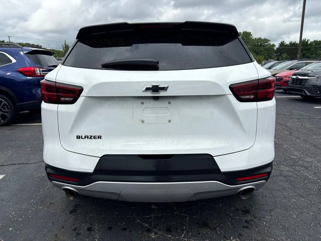 Used 2023 White Chevrolet LT image 4