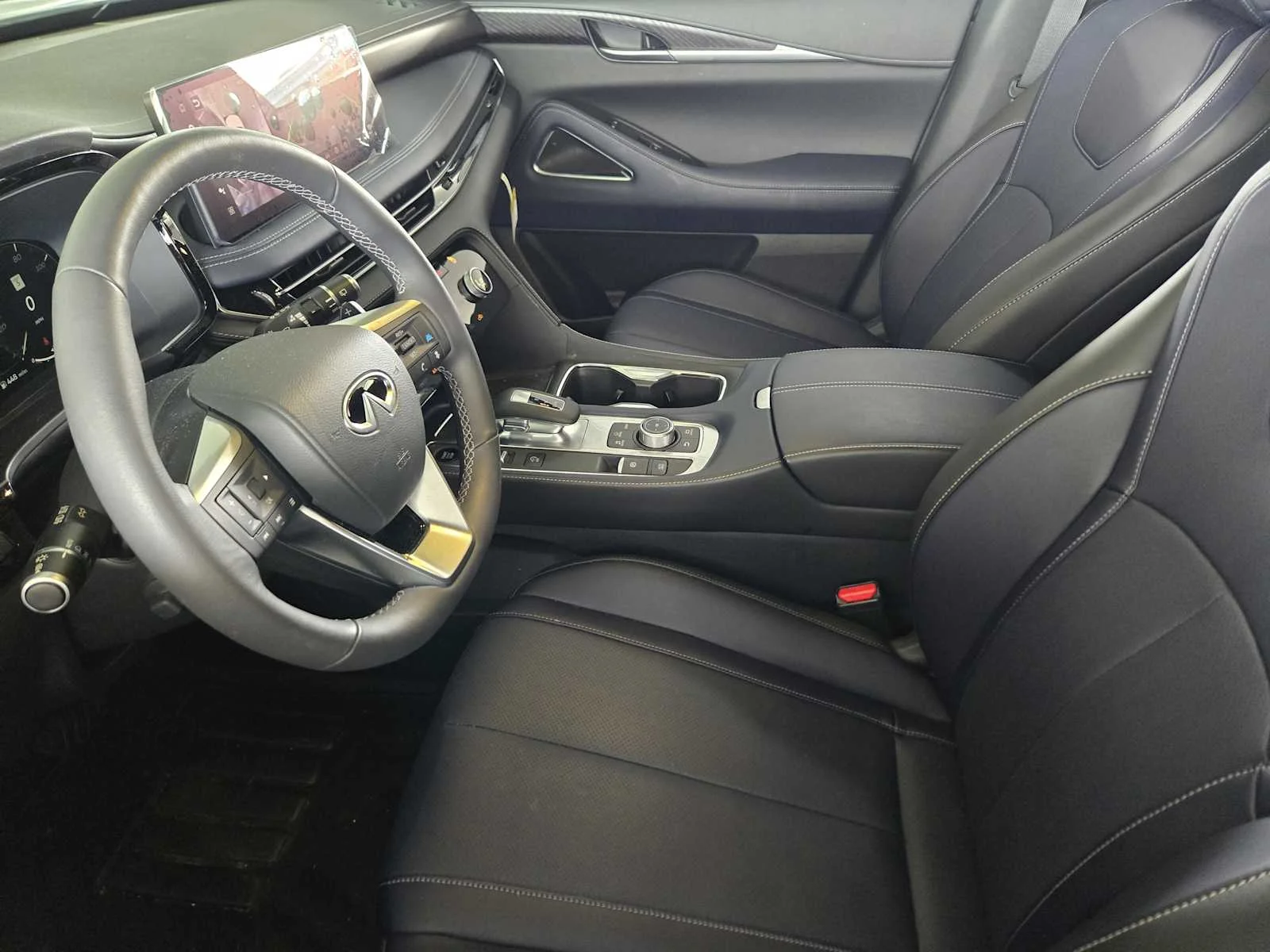 New 2026 2T RAD WHT INFINITI Sport AWD image 8