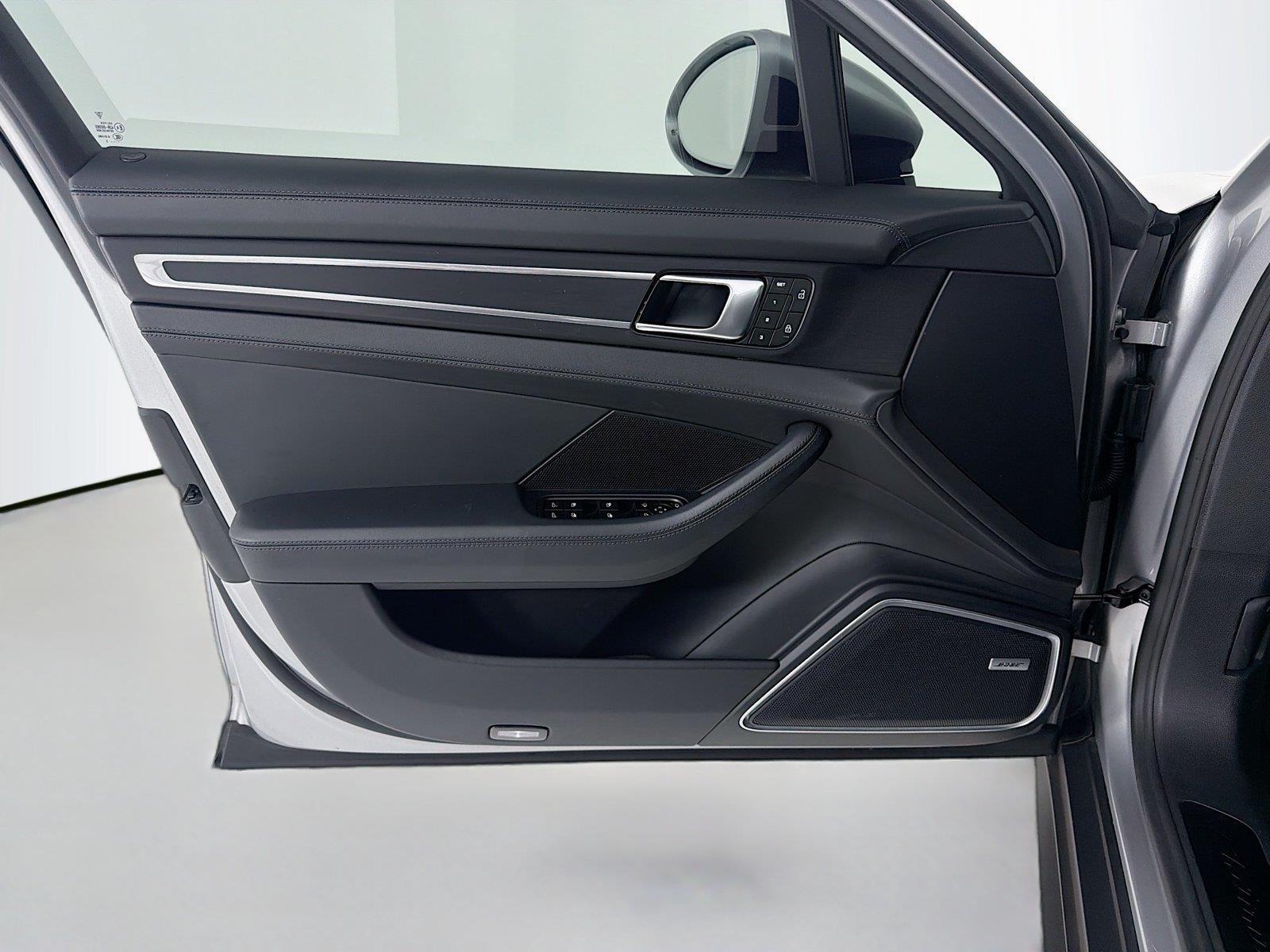 Used 2023 GT Silver Metallic Porsche Platinum Edition image 6
