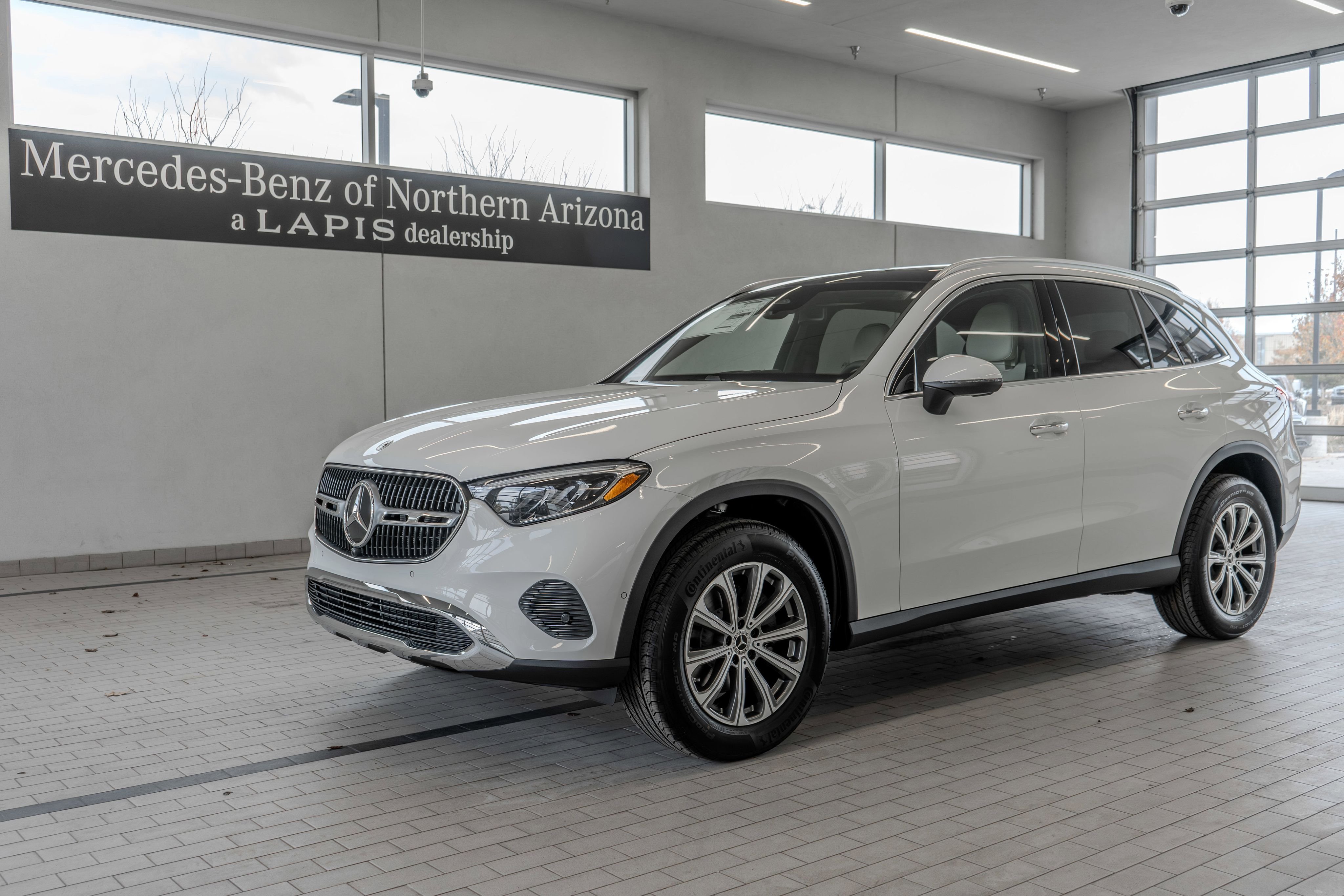 New 2026 Polar White Mercedes-Benz GLC 300 image 3