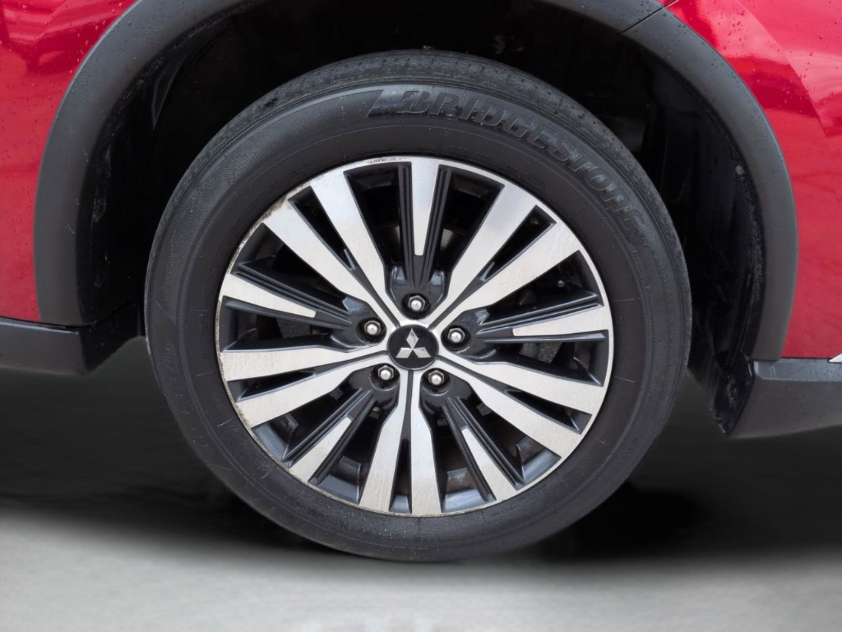 Used 2020 Red Diamond Mitsubishi SE image 28