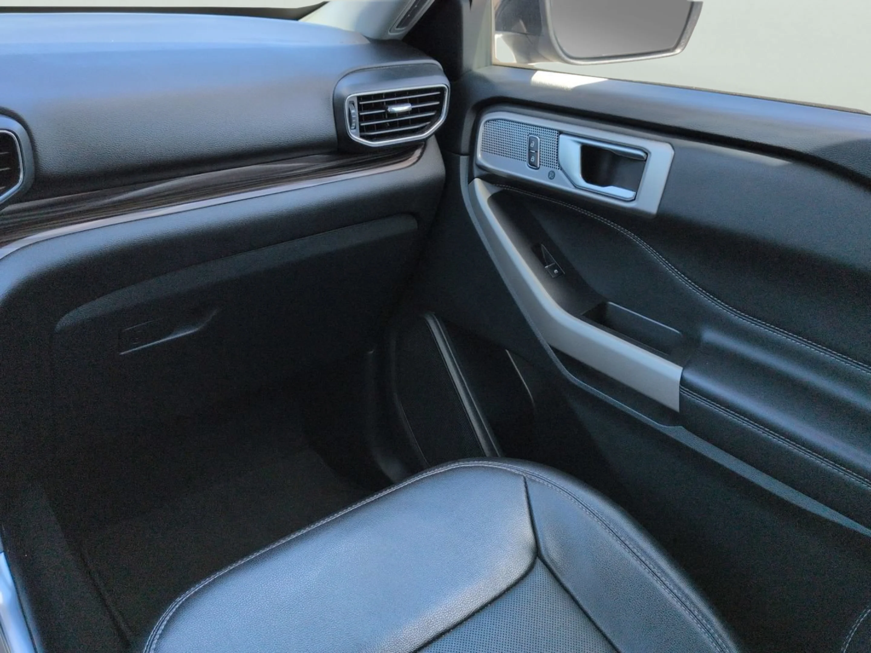 Used 2024 Gray Metallic Ford Limited image 16