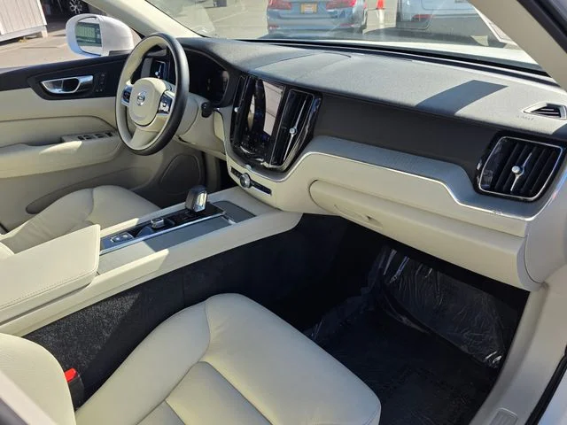 2023 Volvo XC60 Plus - Photo 9
