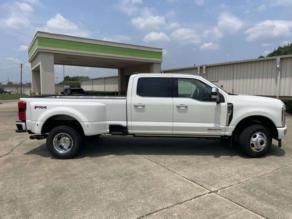 New 2026 White Ford Platinum image 2