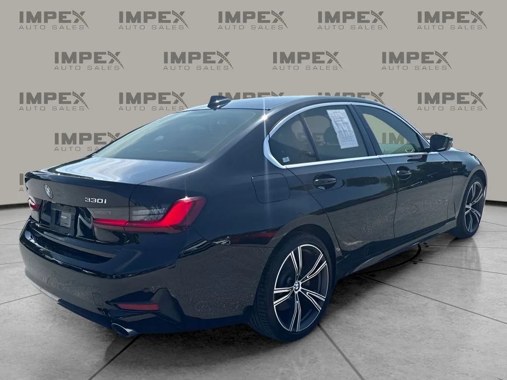 Used 2022 Black BMW 330i xDrive image 4