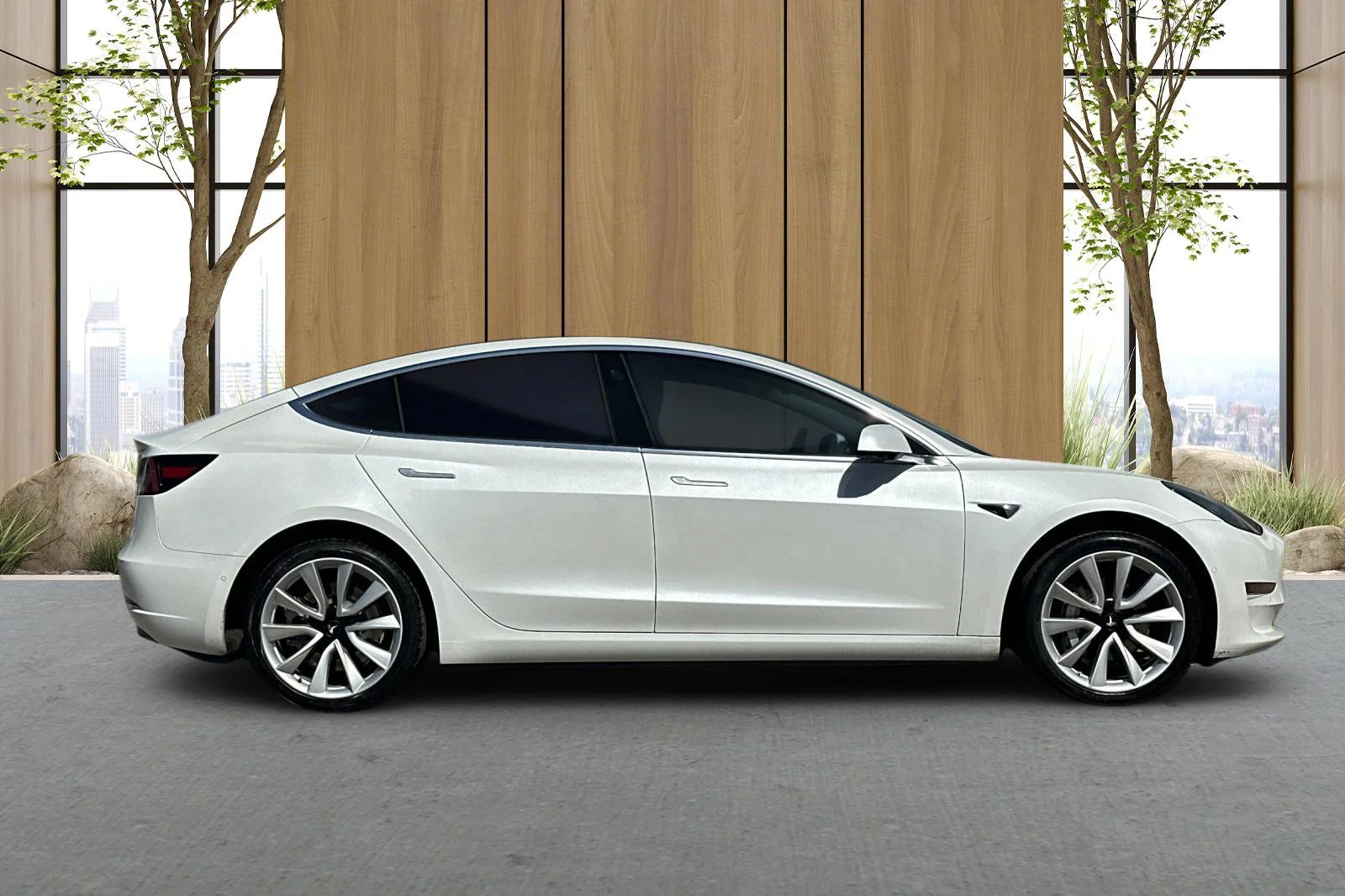 Used 2019 White Tesla Standard Range Plus image 3