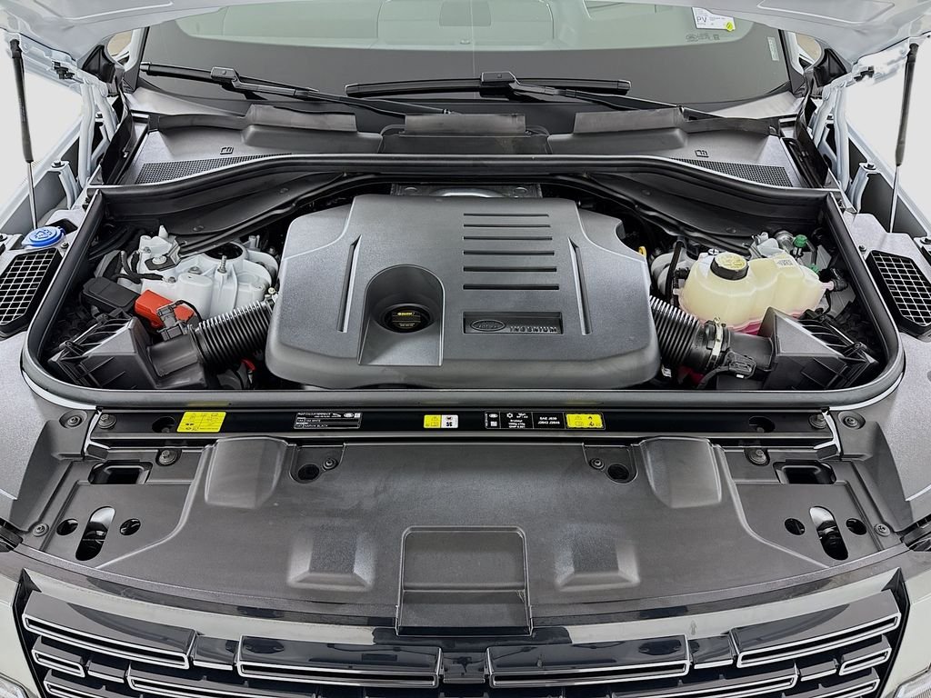 New 2026 Fuji White Land Rover SE image 28