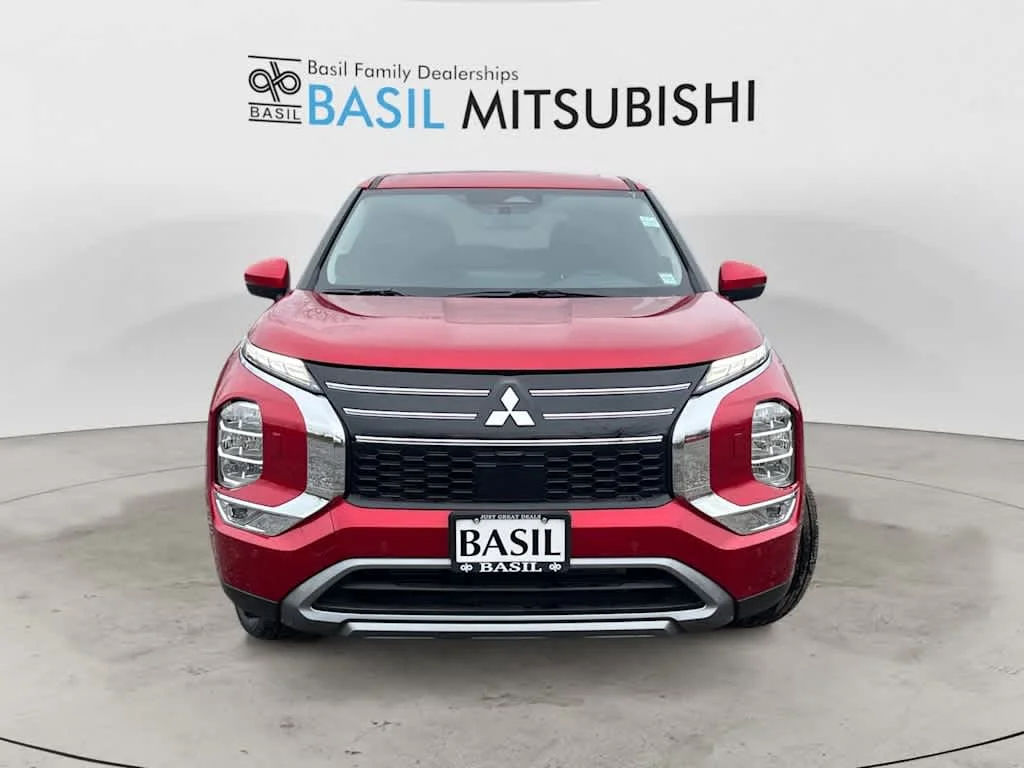 New 2026 Red Diamond Mitsubishi SE image 2