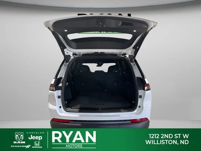 New 2026 White/off-white Jeep Laredo image 11