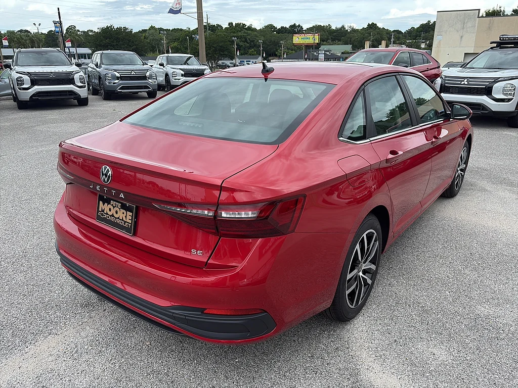 New 2026 Kings Red Metallic Volkswagen SE Auto image 5
