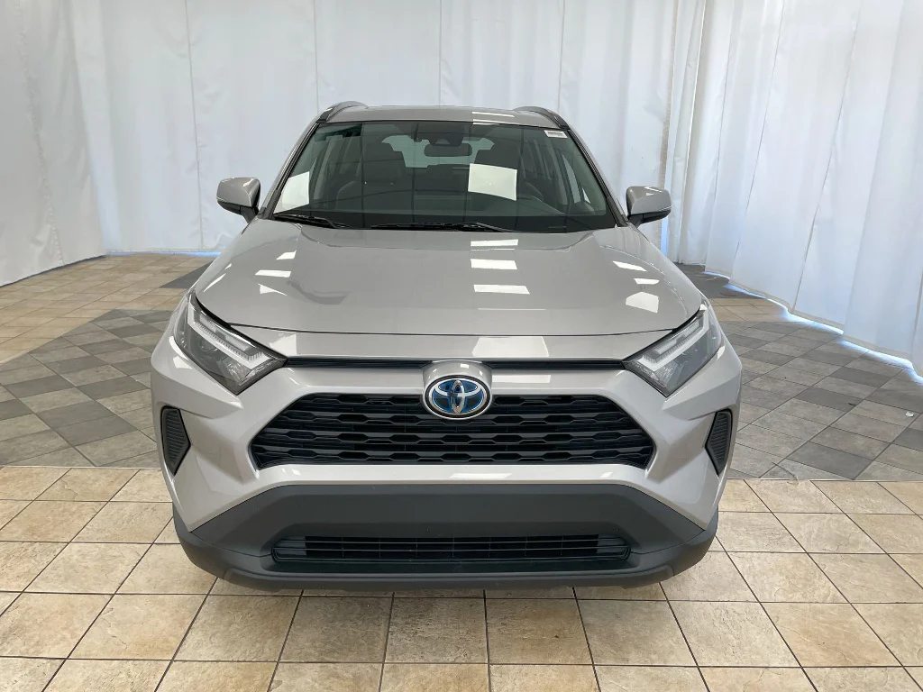 Used 2022 Silver Sky Metallic Toyota XLE image 32
