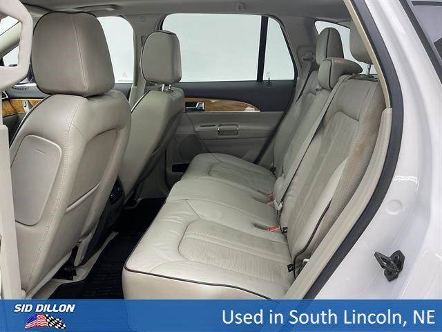 Used 2013 White Platinum Metallic Tri-Coat Lincoln AWD 4DR SUV image 18