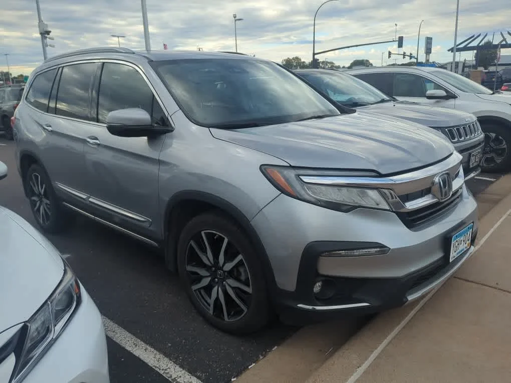 Used 2019 Lunar Silver Metallic Honda Elite image 2