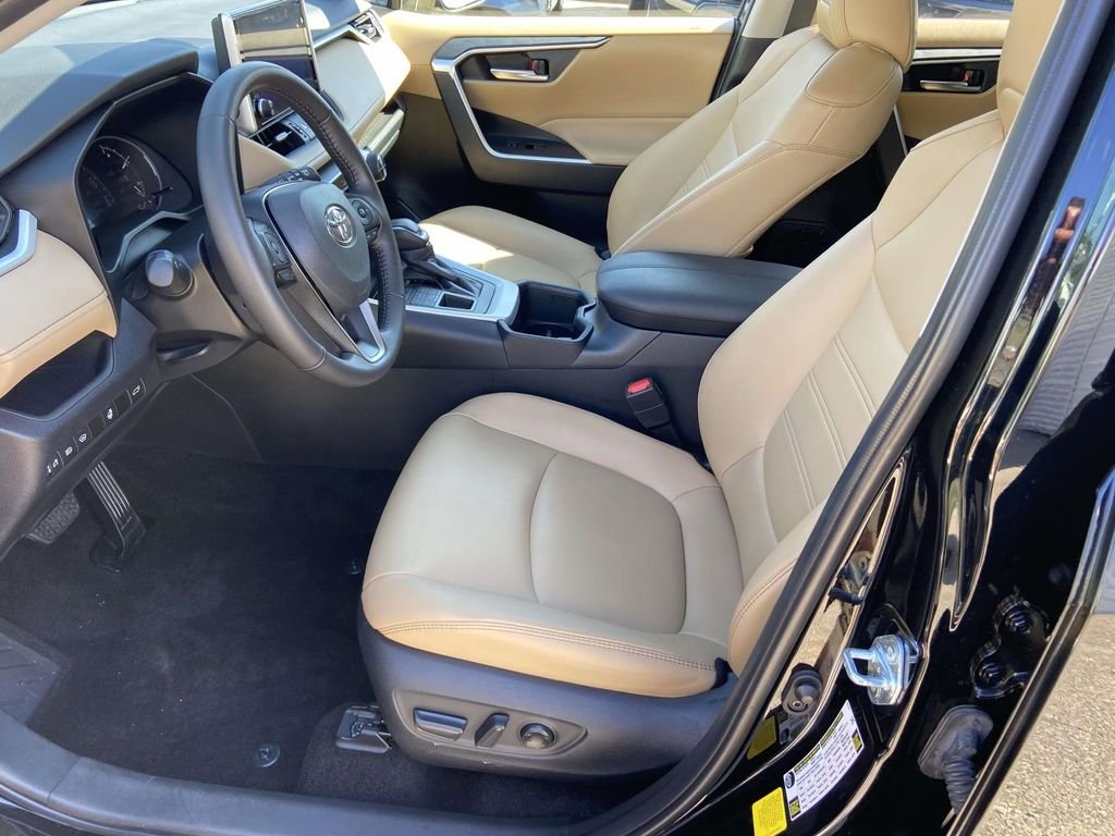Used 2025 Black Toyota XLE Premium image 17