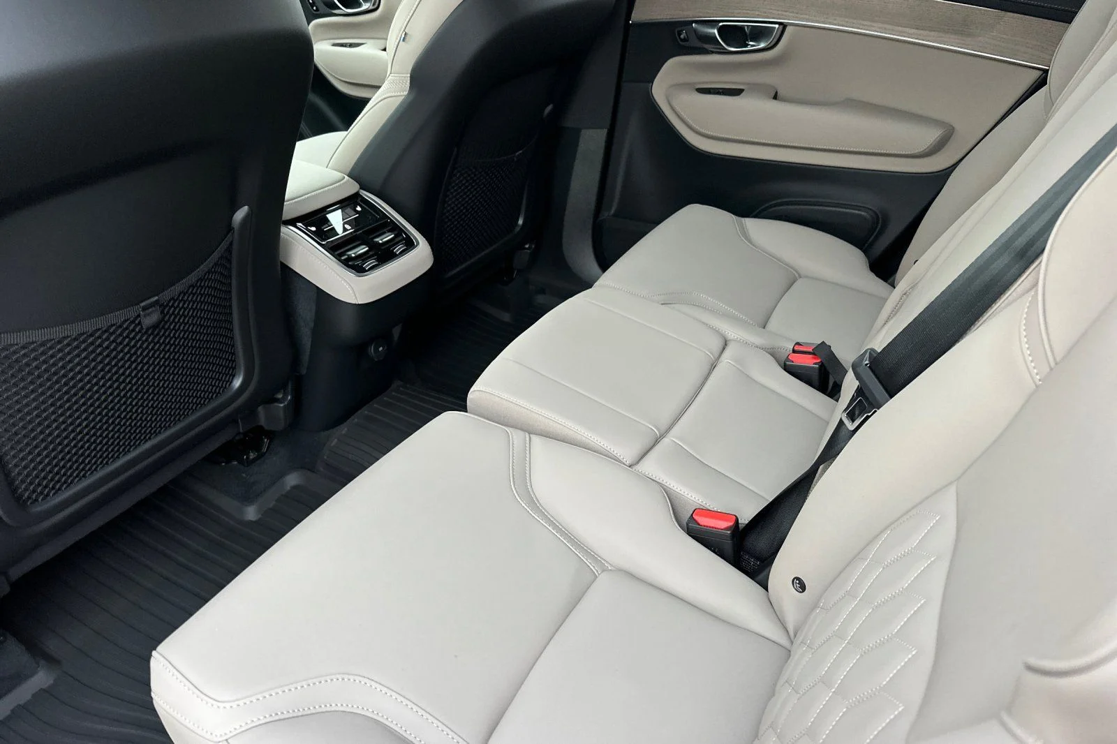 2026 Volvo XC90 Plus - Photo 11