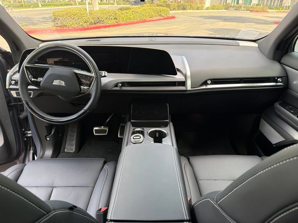 Used 2026 Silver Cadillac Luxury image 9