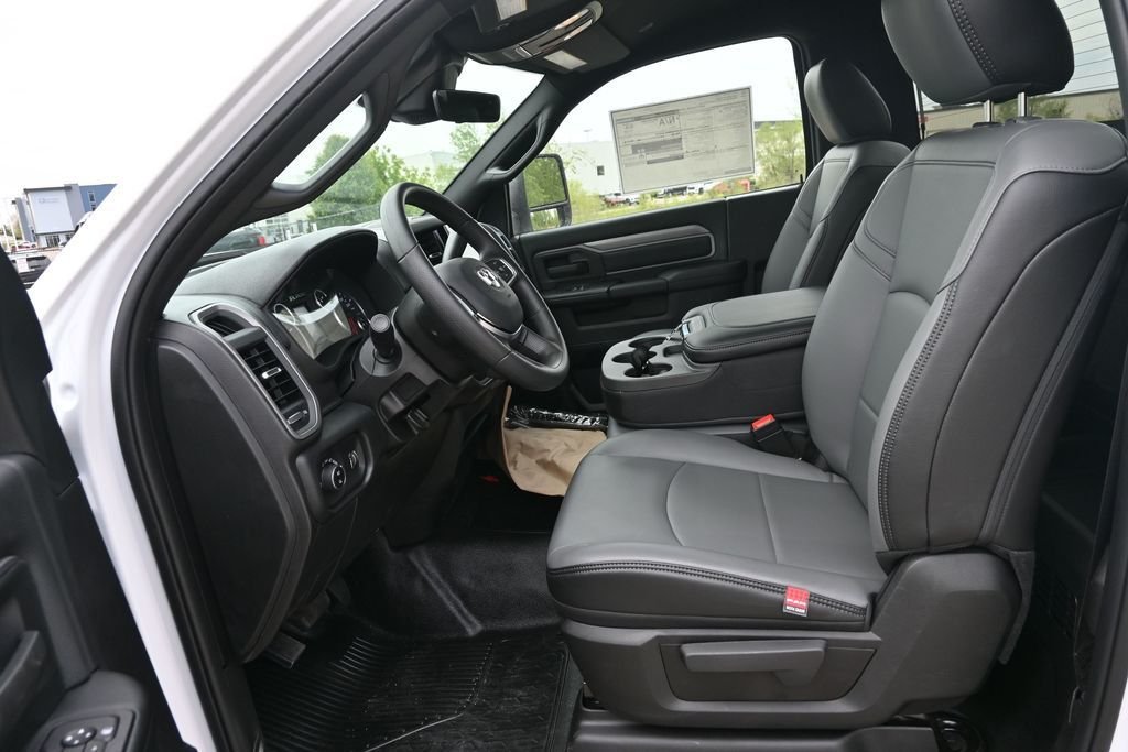 New 2026 Bright White Clearcoat RAM Tradesman image 15